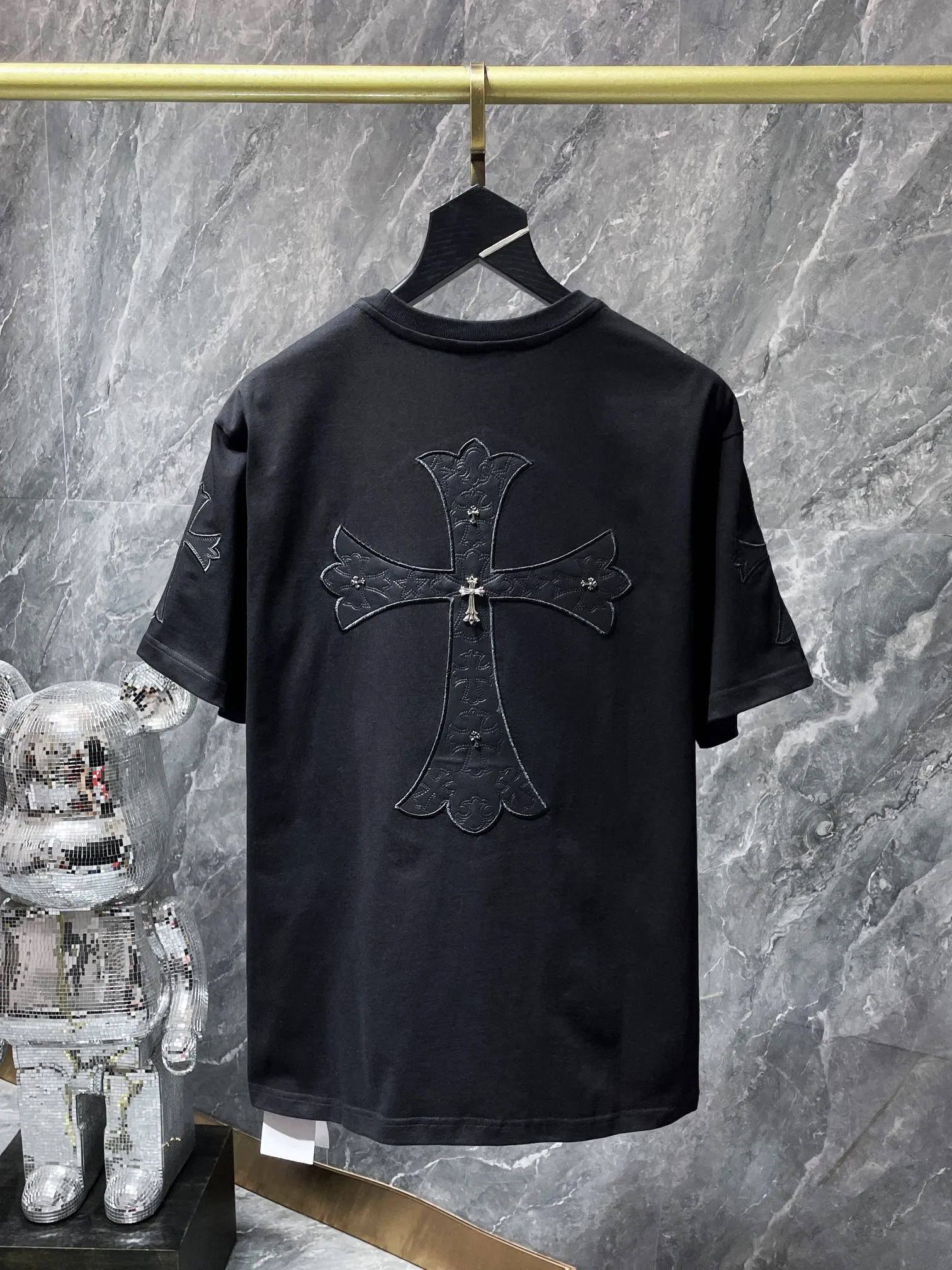 P170 New for summer Chrome Hearts 25ss High-weight, environmentally friendly and high-quality top fabric 260g~285g Chrome Hearts heavy-duty embroidered cross short sleeves Heavy-duty cross sheepskin 17-piece patchwork Customized silver-proof buckle Counter synchronization 1:1 replica version Recommended color: white Black Size: S, M, L, XL